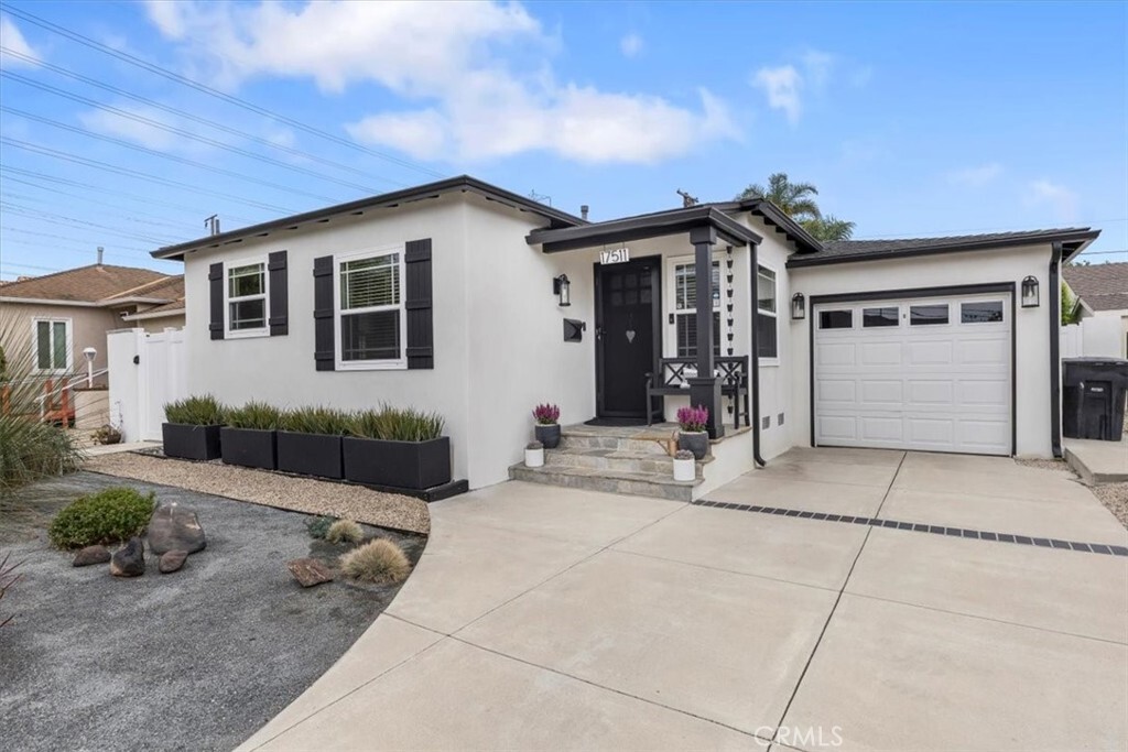 17511 Delia Avenue  Torrance CA 90504 photo