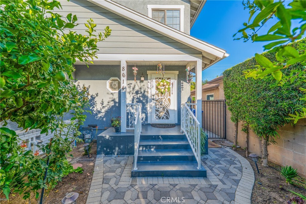 Property Photo:  8614 California Avenue  CA 90605 