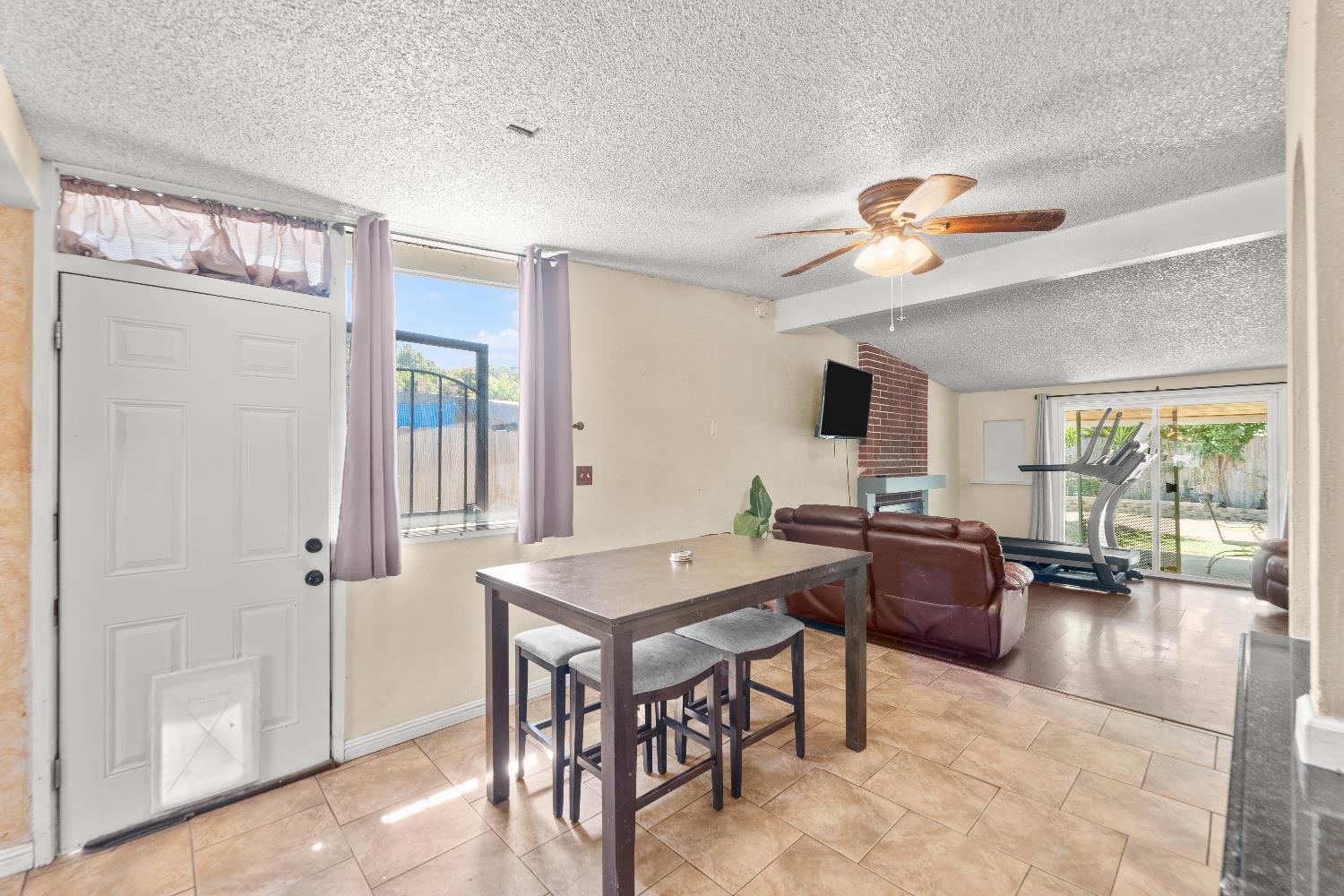 Property Photo:  917 Sharian Street  CA 95605 