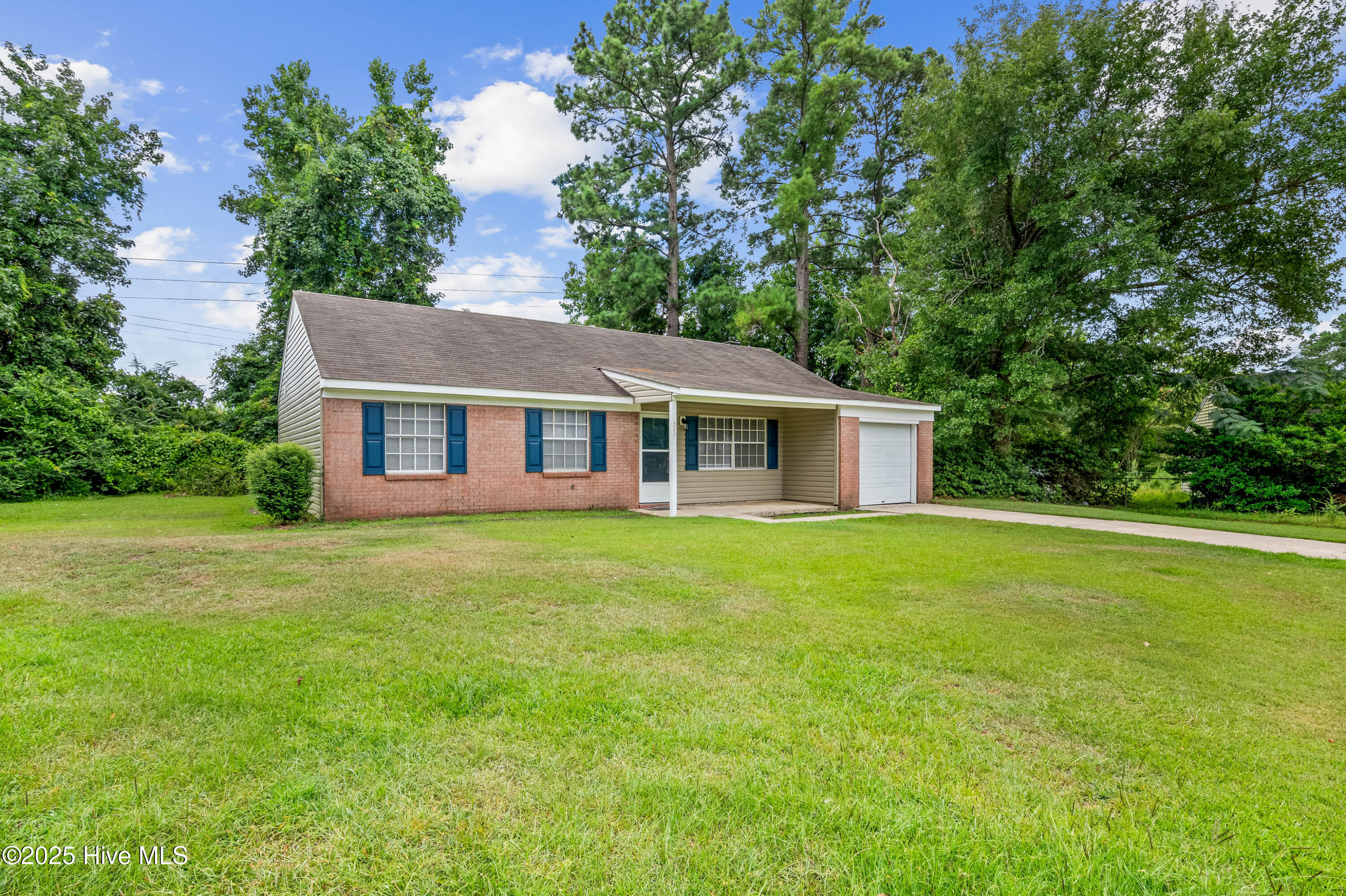 Property Photo:  511 Sage Court  NC 28540 
