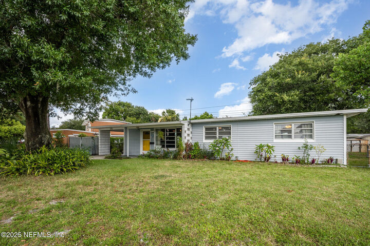 Property Photo: 1212 Purdue Way FL 32922