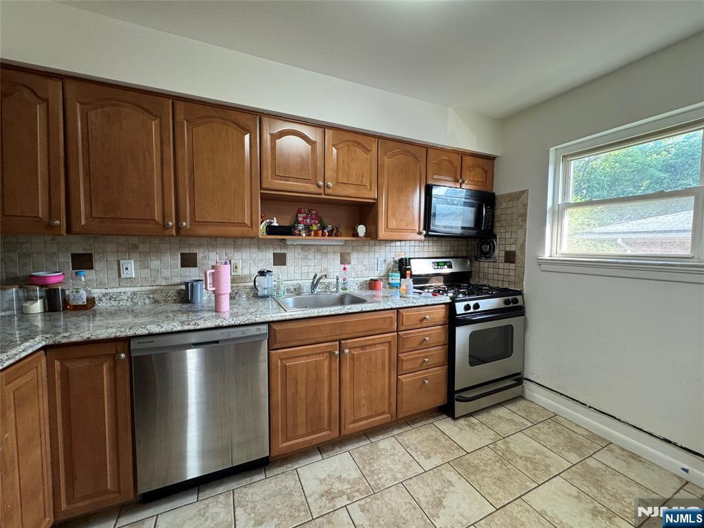 Property Photo:  1432 13th Street 2nd Fl  NJ 07024 
