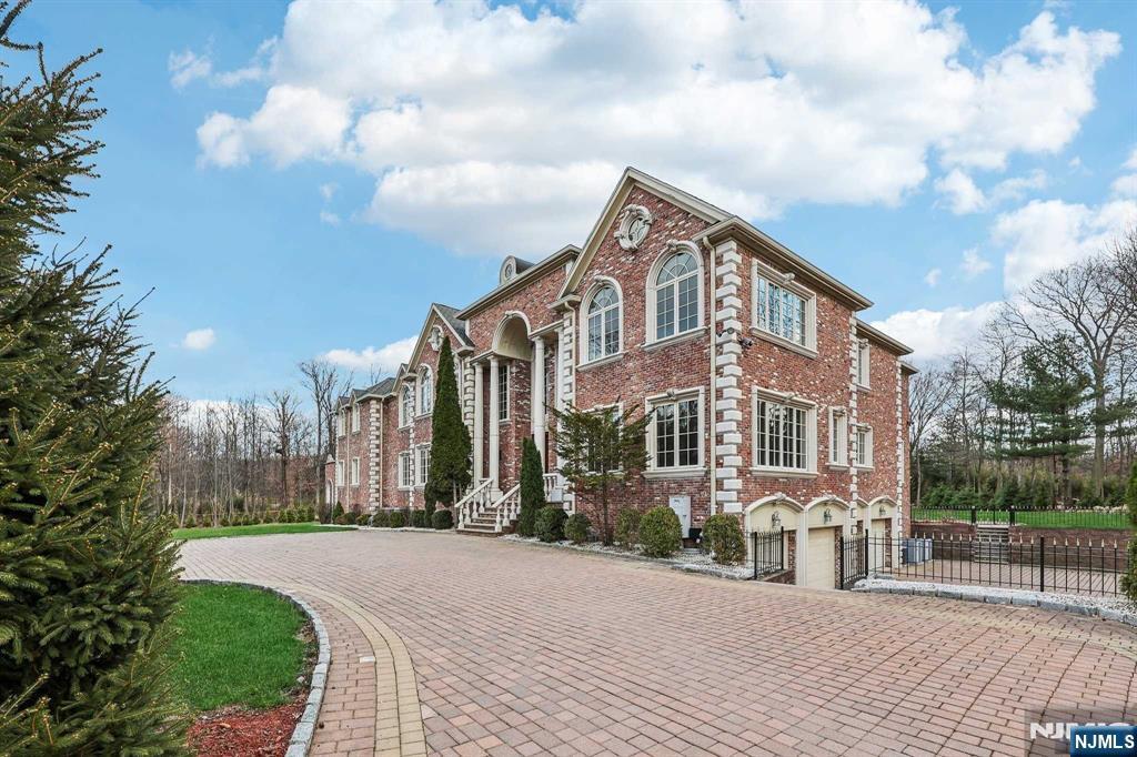 Property Photo:  24 Tulip Tree Lane  NJ 07620 