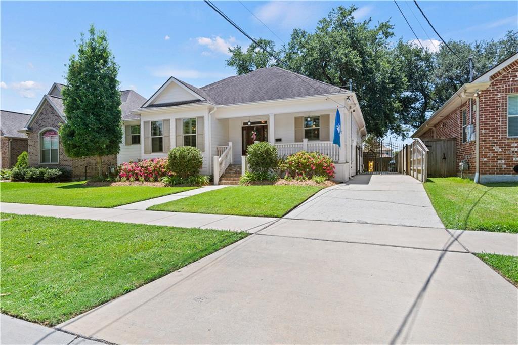 Property Photo: 420 18th Street LA 70124
