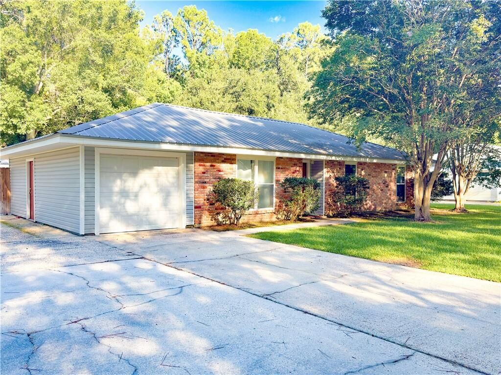 Property Photo: 20112 Green Acres Drive LA 70401