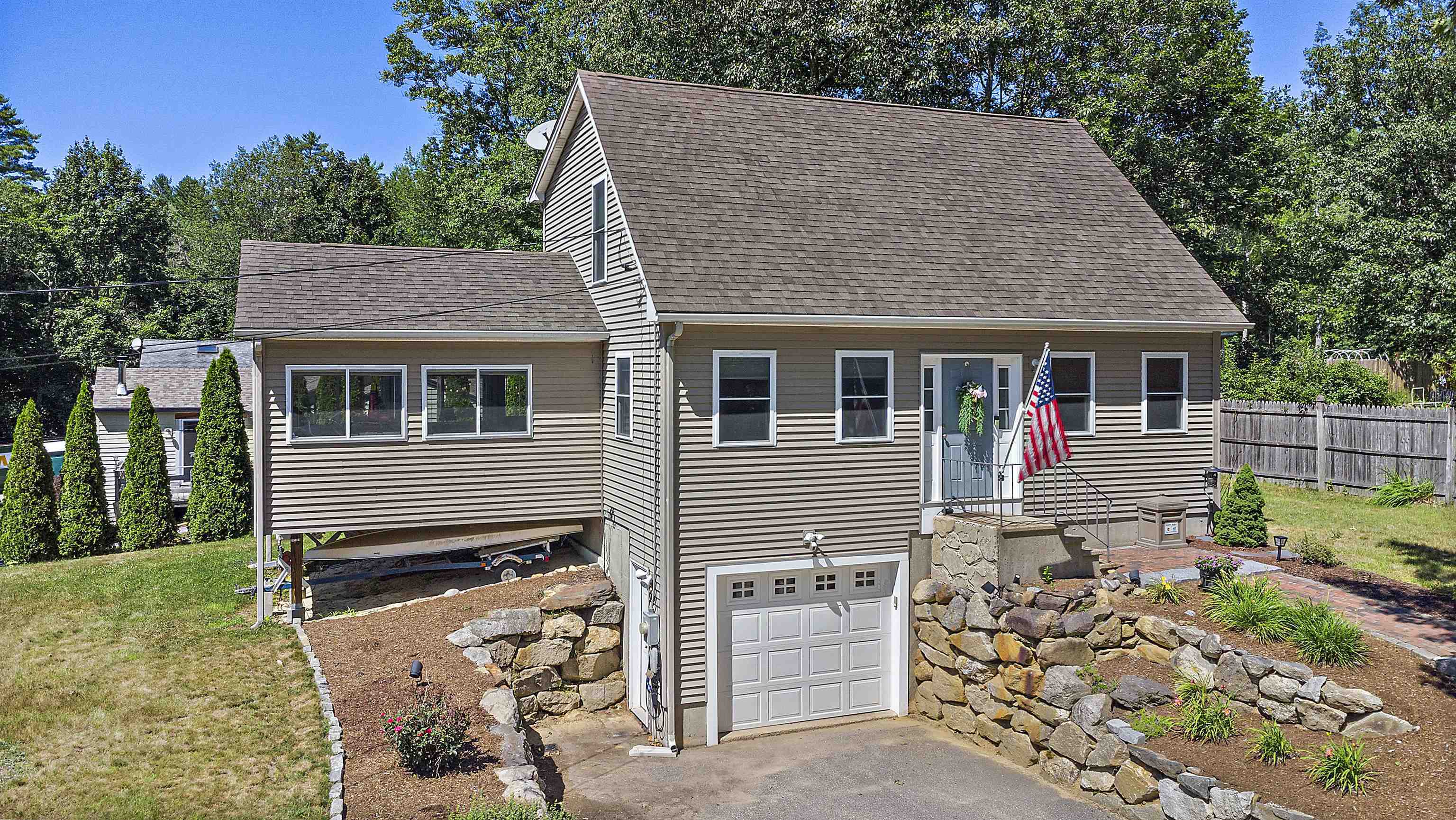 Property Photo: 11 Gorham Drive NH 03046