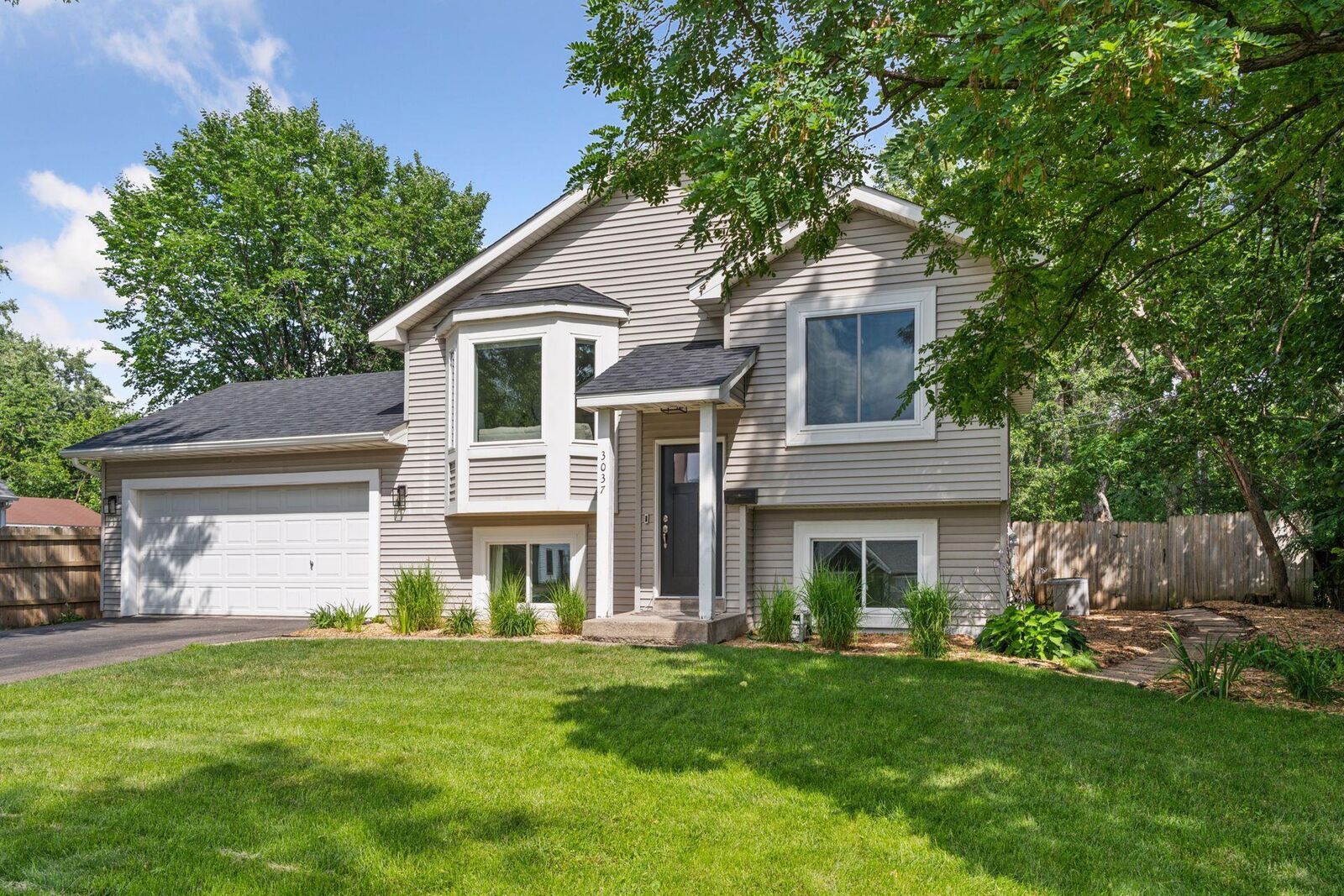 Property Photo: 3037 Texas Avenue S MN 55426