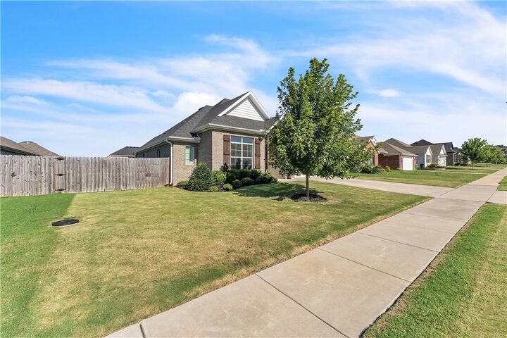 Property Photo: 551 Greylag Way AR 72730