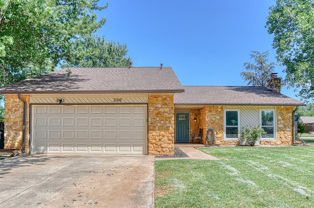 Property Photo: 200 Pawnee Circle OK 73099