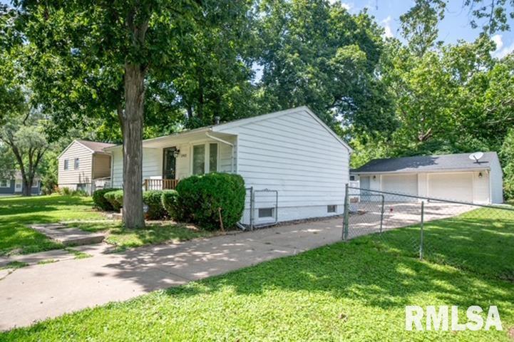 Property Photo: 2913 W Nebraska Avenue IL 61604