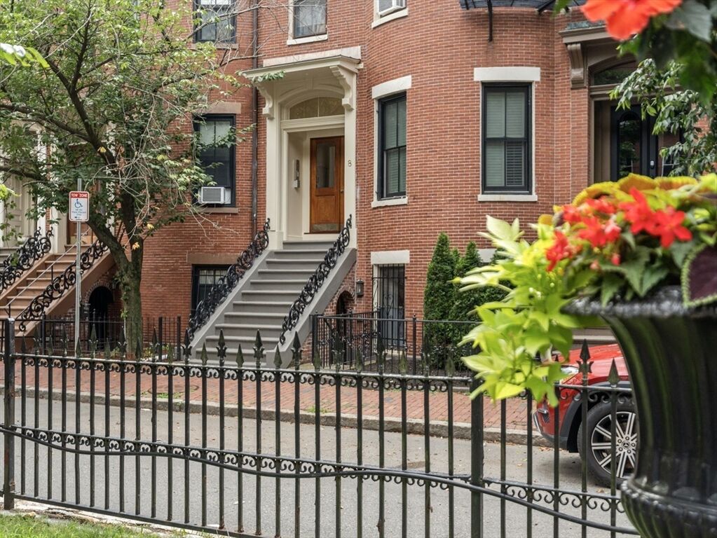 Property Photo: 8 Concord Sq 1 MA 02118
