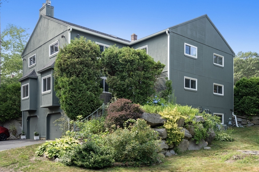 Property Photo:  5 Loyalist Dr 5  MA 01569 