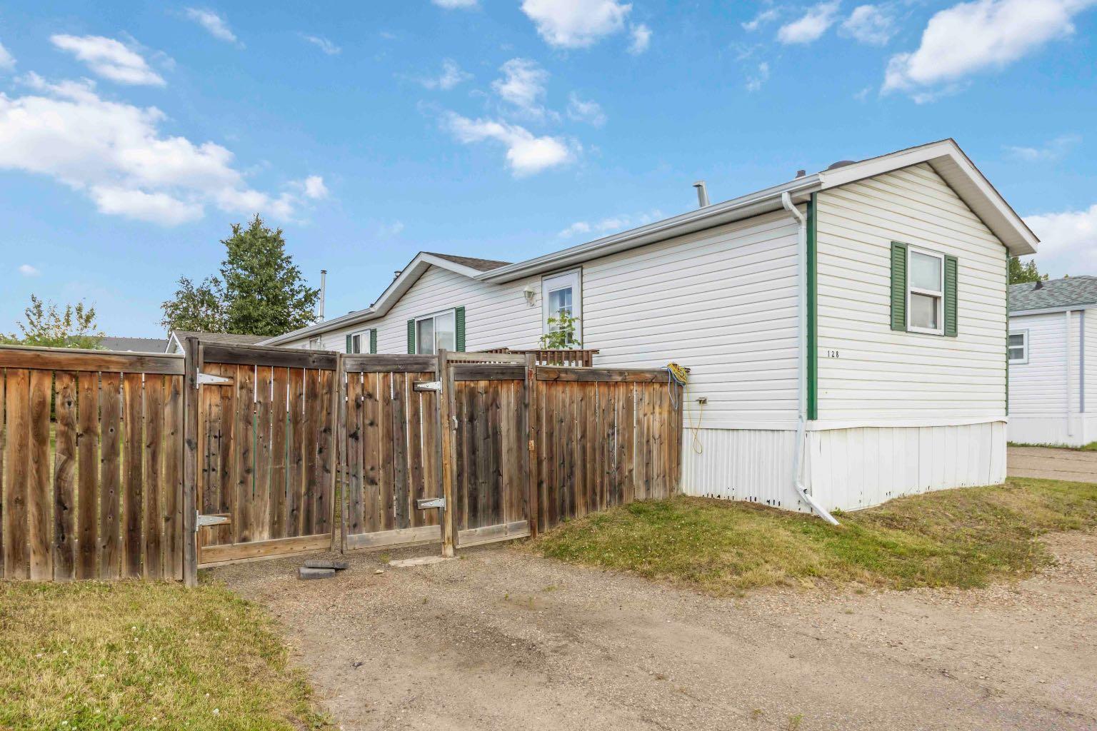 Photo de la propriété: 128 Caouette Crescent AB T9K 2H5