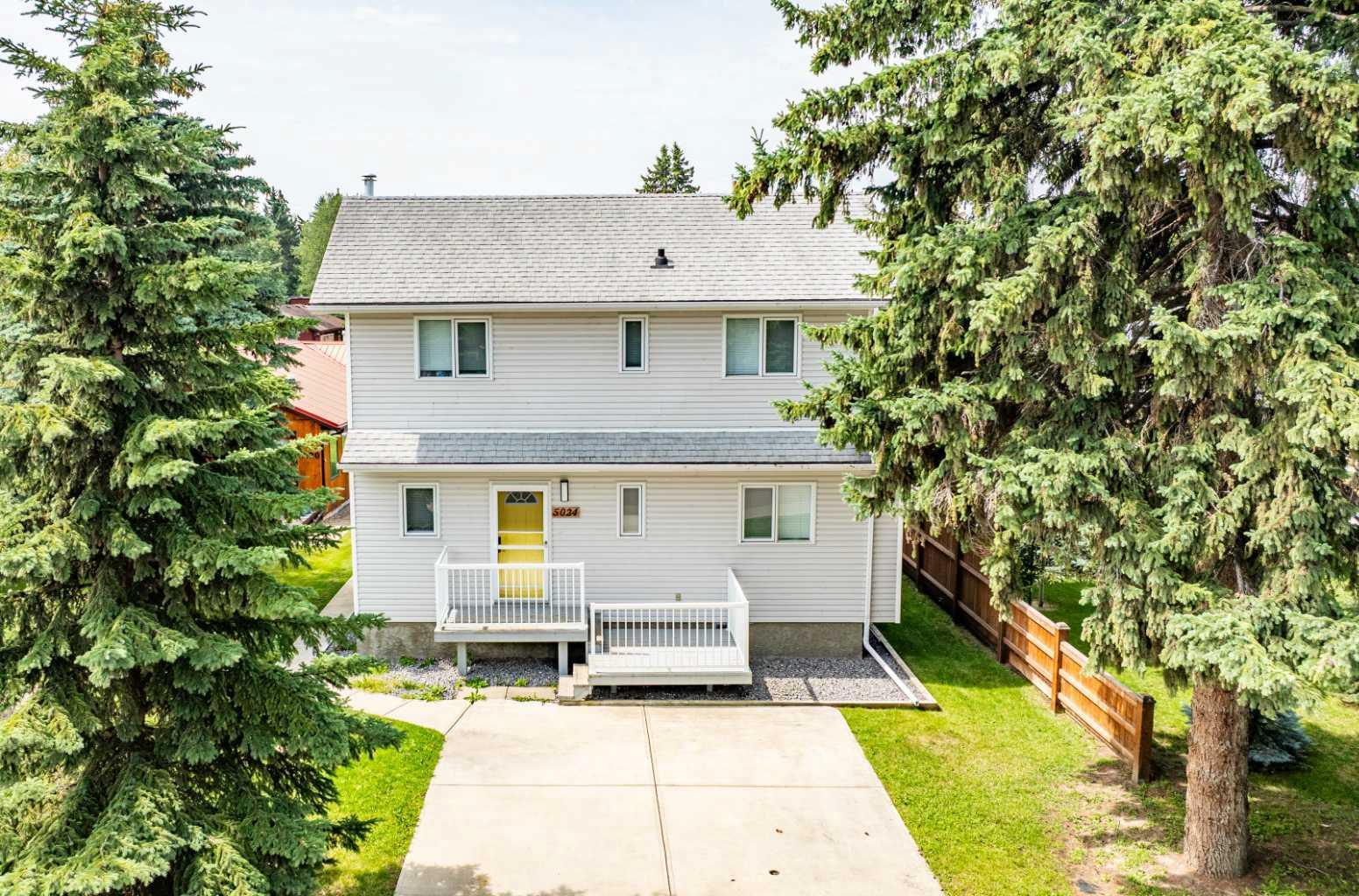 Property Photo:  5024 38 Street  AB T4S 1B6 
