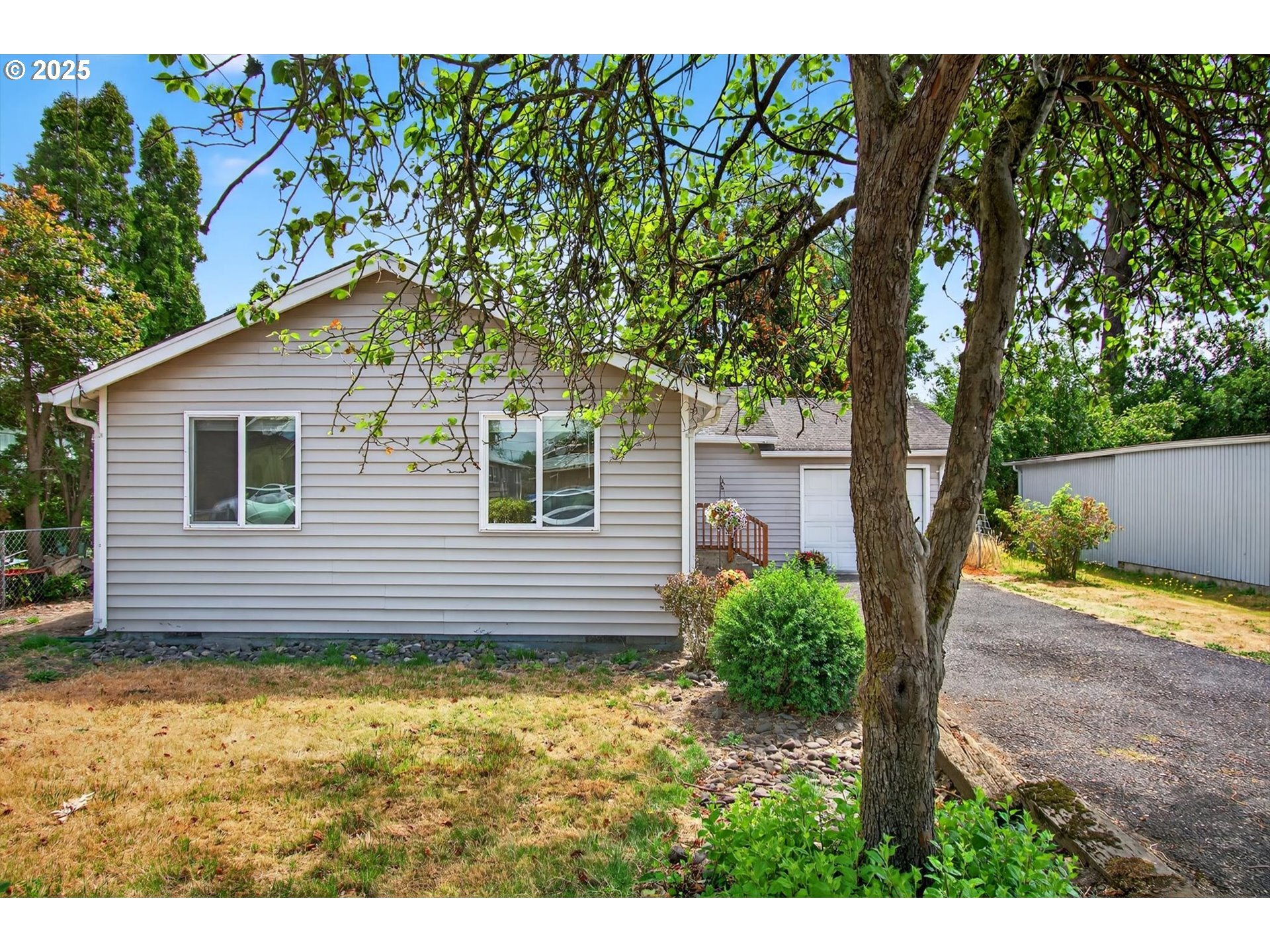 Property Photo:  1302 Pacific Ave  WA 98626 