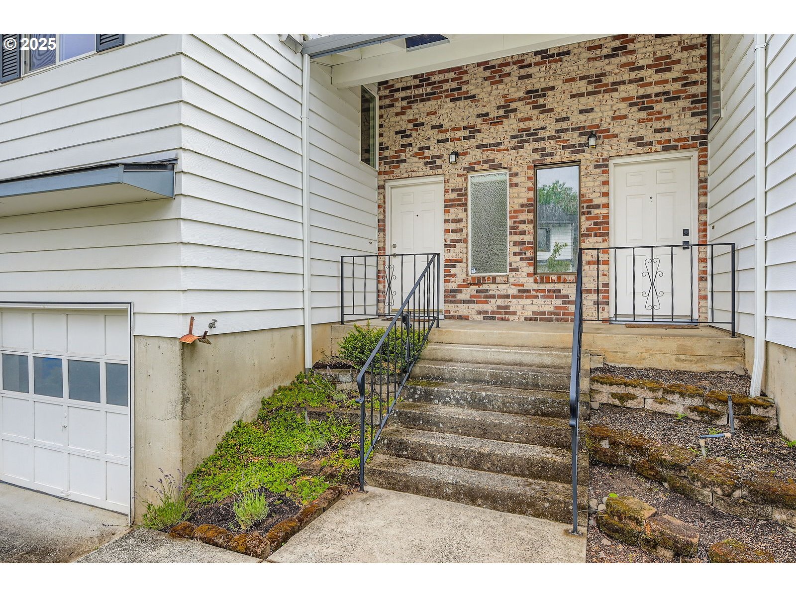 Property Photo: 14862 NE Rose Pkwy OR 97230
