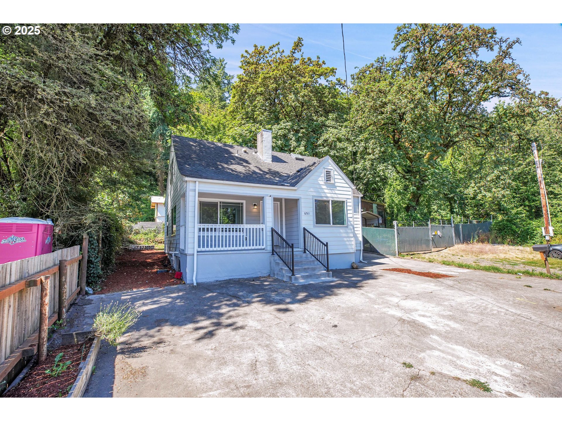 Property Photo: 6511 NW Saint Helens Rd OR 97210