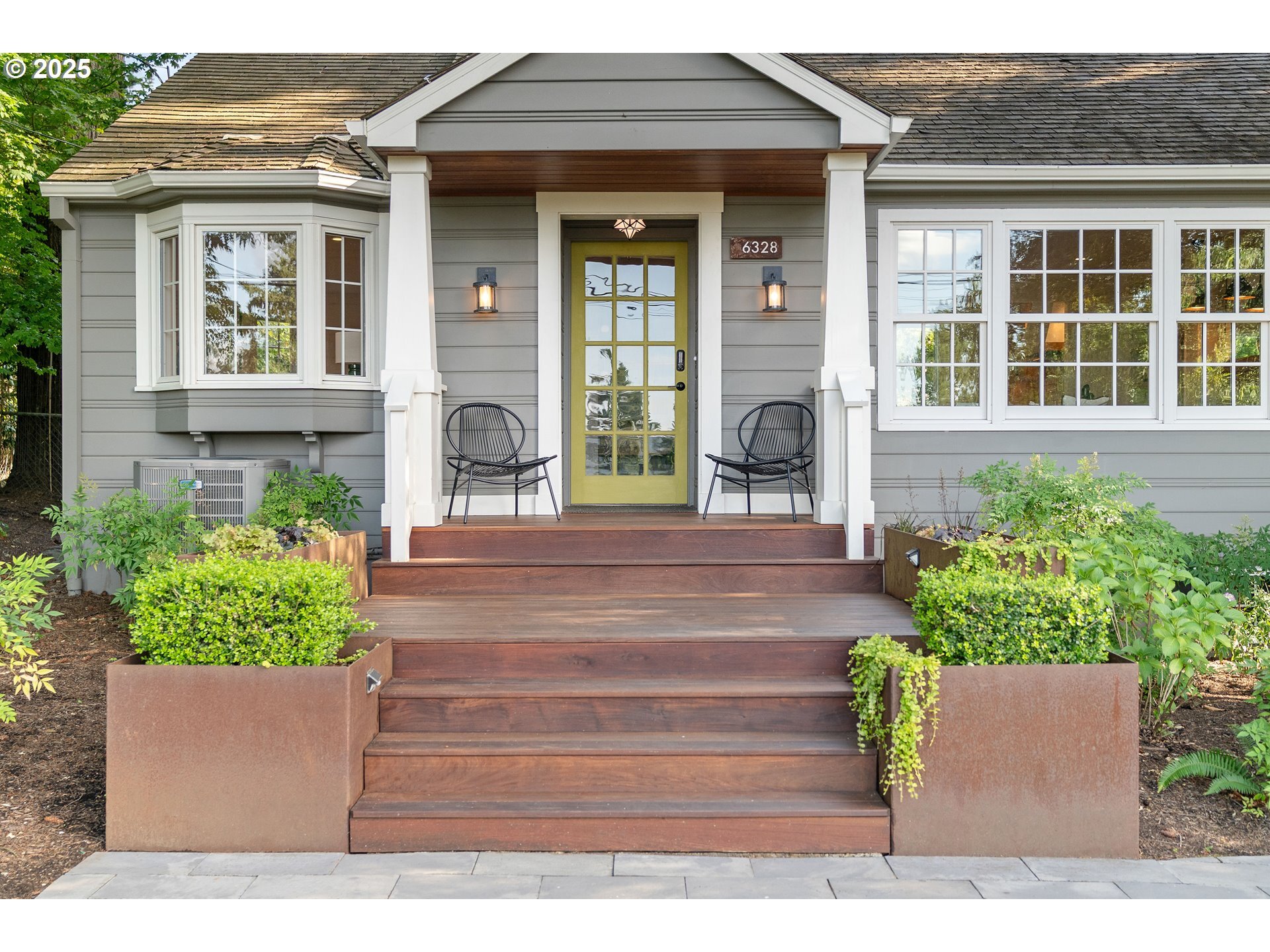 Property Photo: 6328 SW Brugger St OR 97219