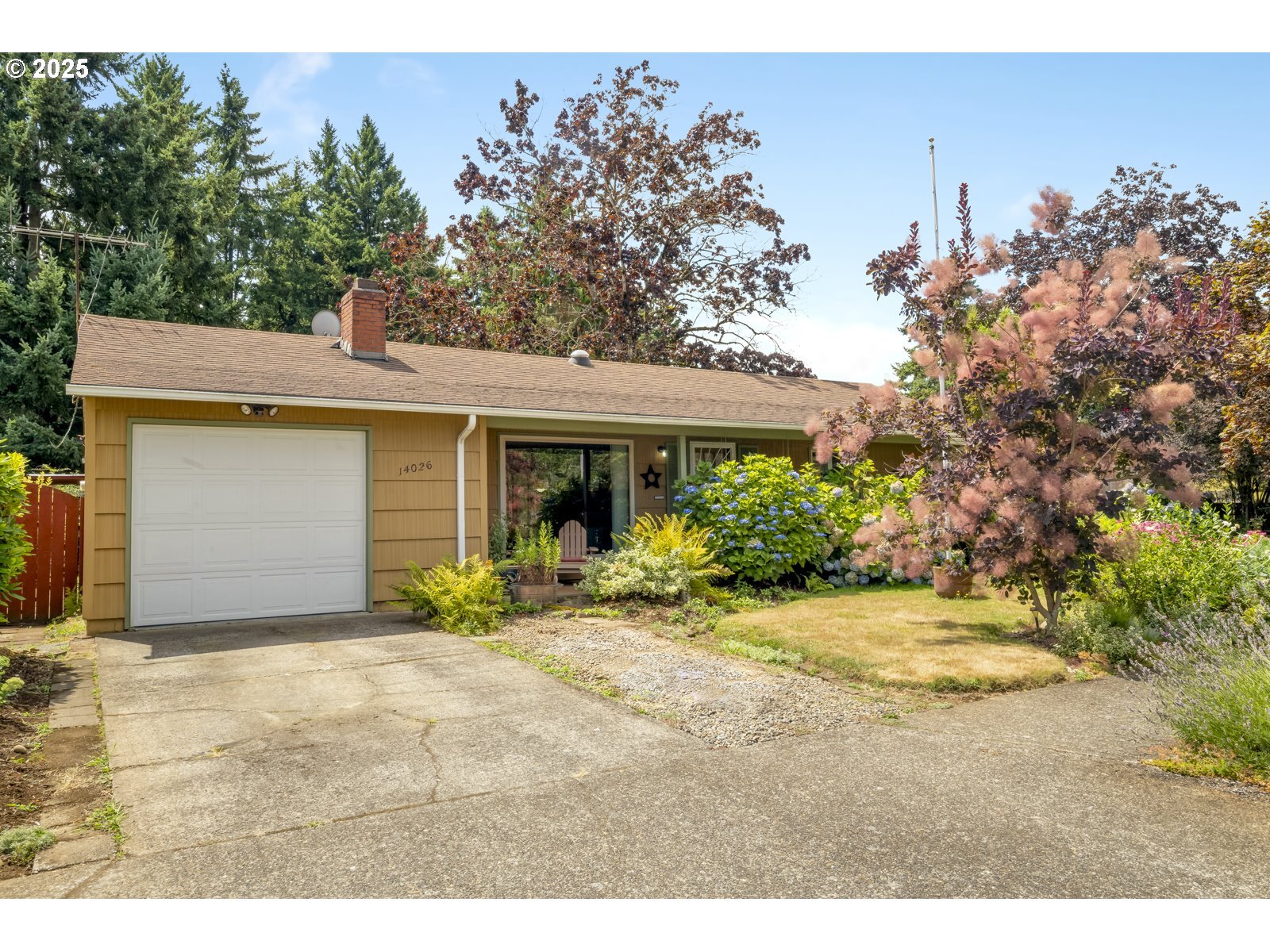 Property Photo: 14026 SE Mill Ct OR 97233
