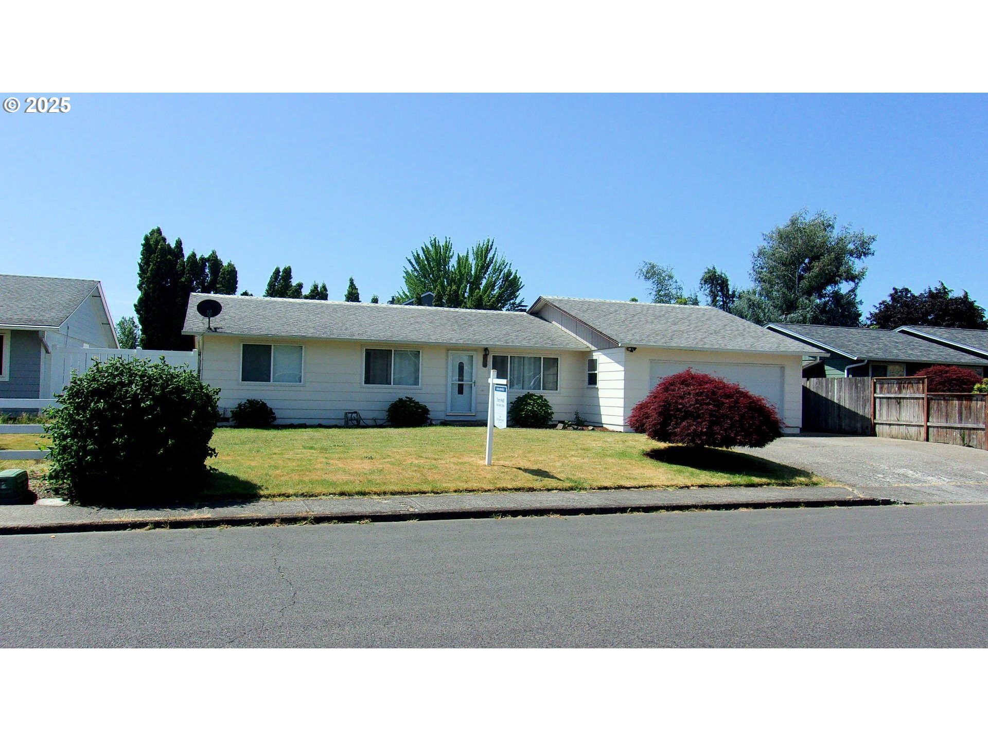 Property Photo: 2168 Aldine Dr OR 97303