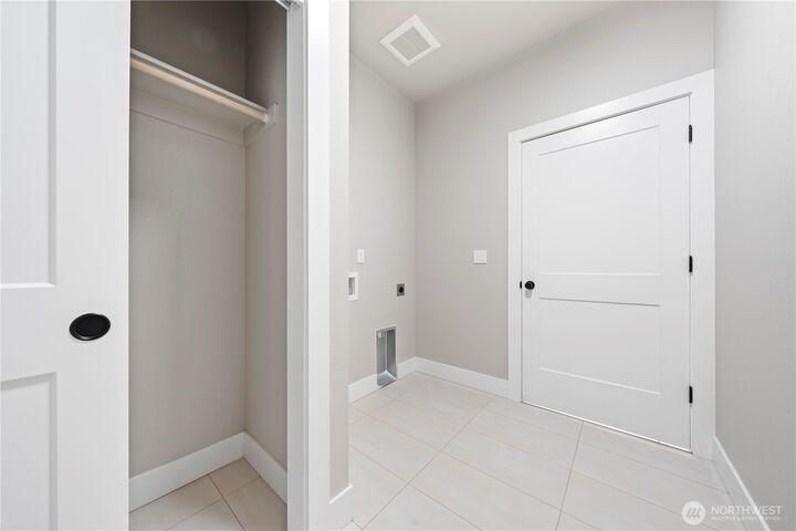 Property Photo: 706 O Street NE WA 98848