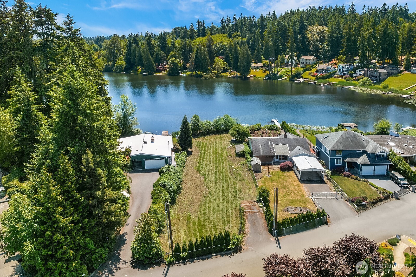 Property Photo: 13059 SE 76th Street WA 98056