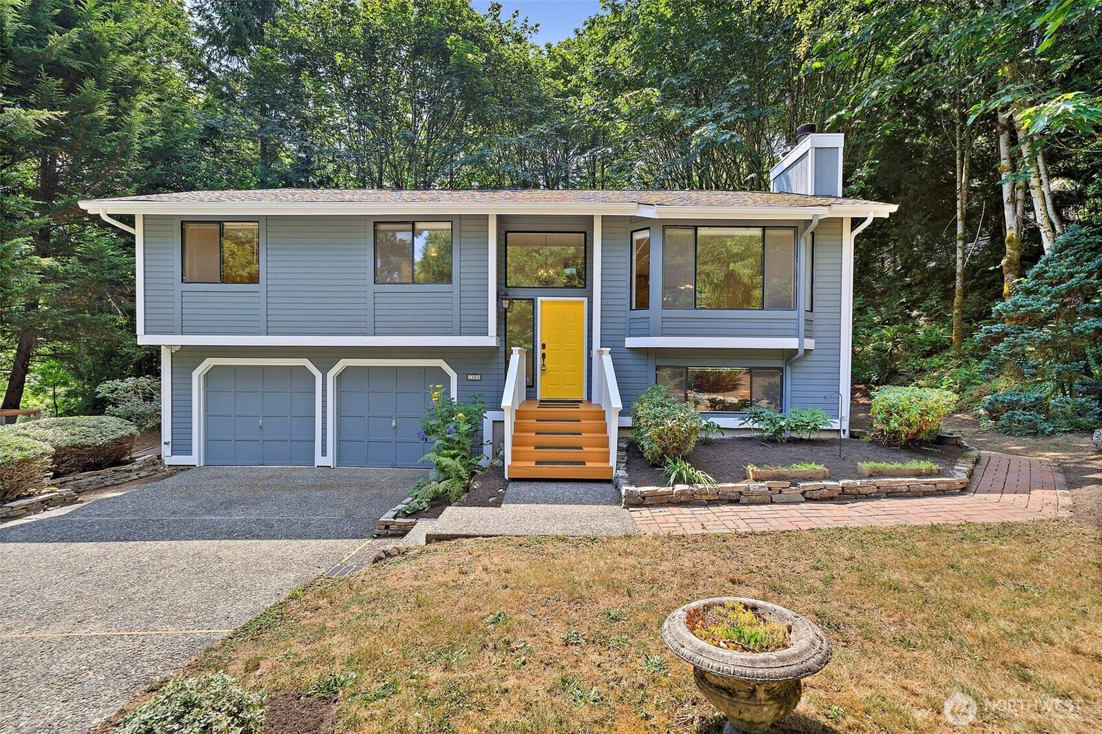 Property Photo: 1080 Ridgewood Circle SW WA 98027