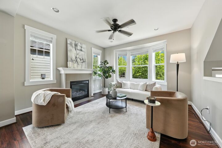 Property Photo: 1021 10th Avenue NE WA 98029