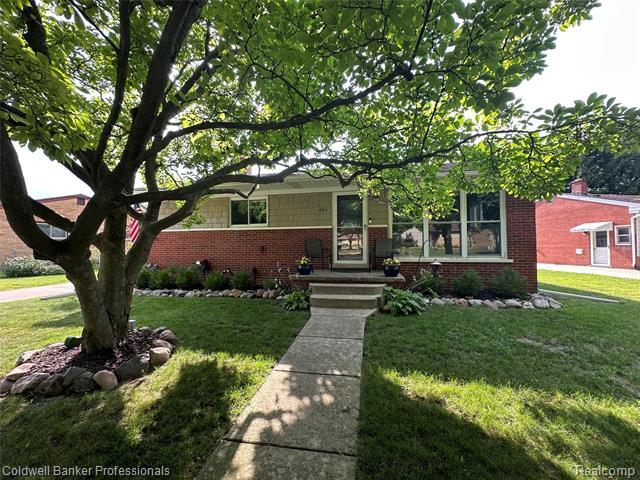 Property Photo: 661 Lincoln Street MI 48446