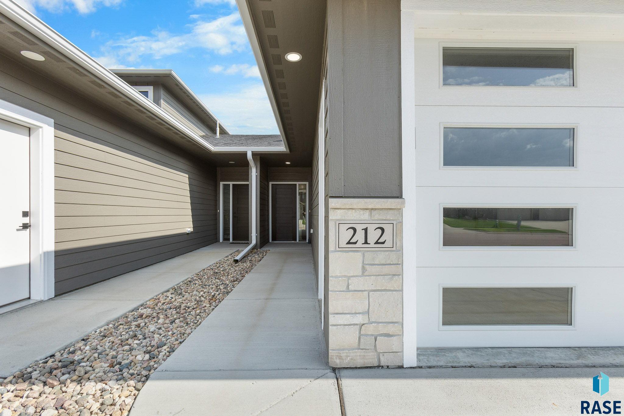 Property Photo:  212 E Ivy Rd  SD 57064 