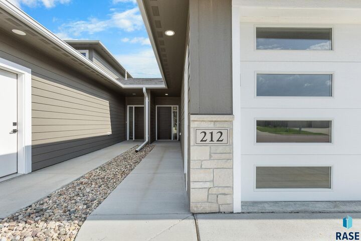 Property Photo: 212 E Ivy Rd SD 57064