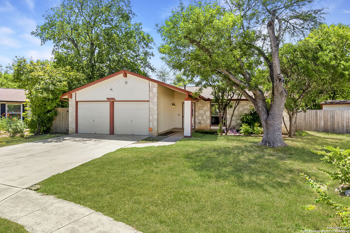 Property Photo: 3707 Pipers Meadow TX 78251