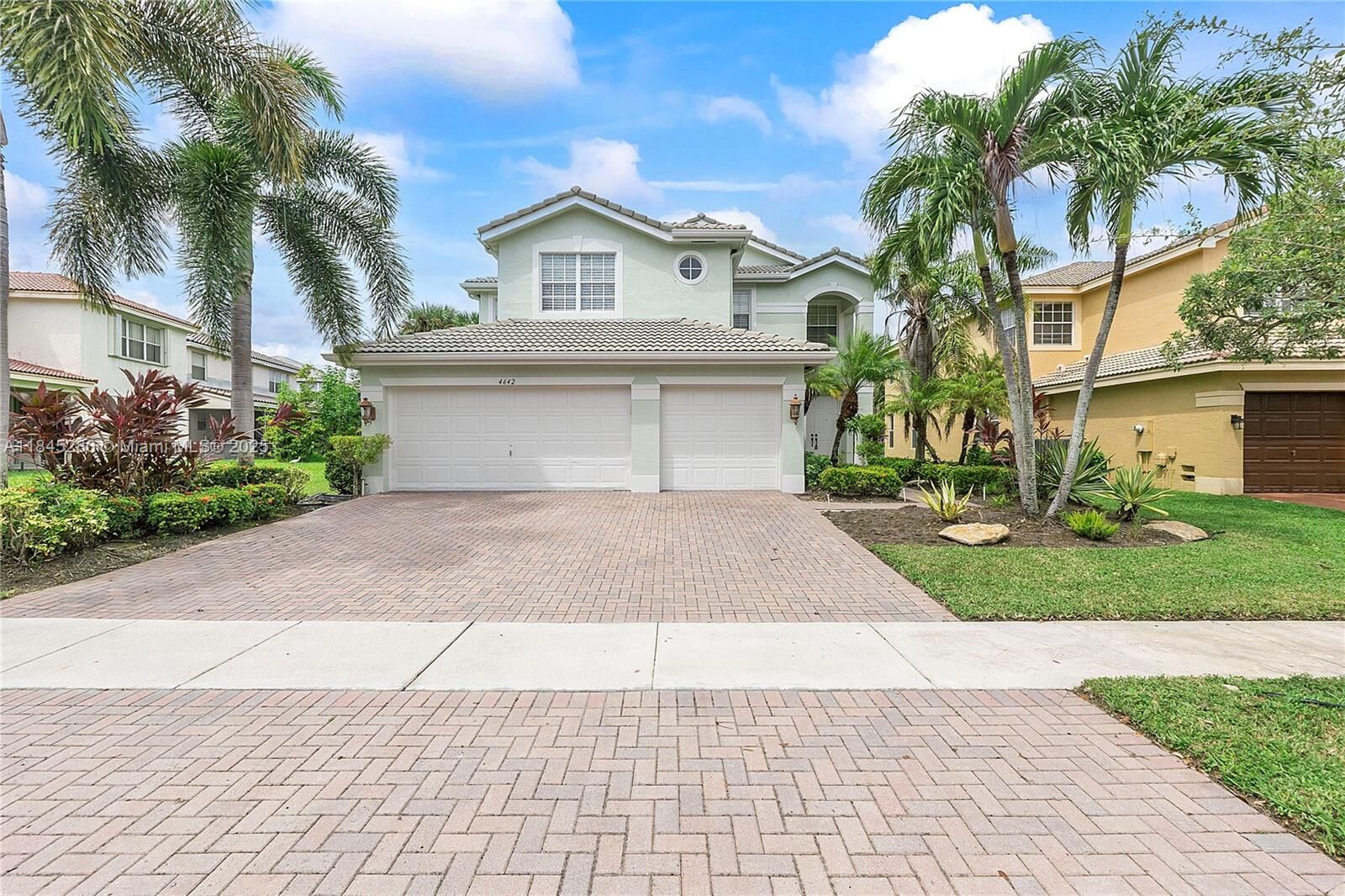 Property Photo: 4642 SW 131st FL 33027