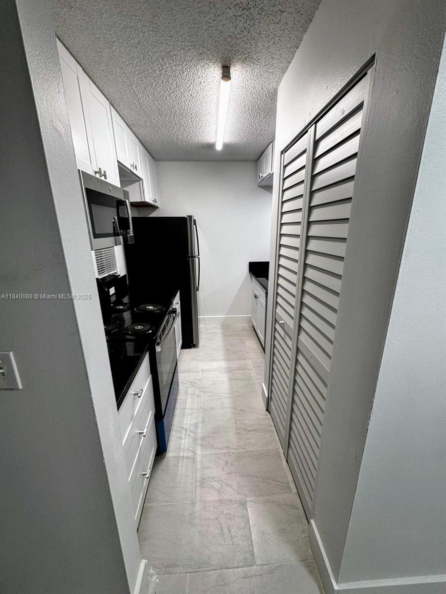 Property Photo: 9927 Twin Lakes Dr 9927 FL 33071