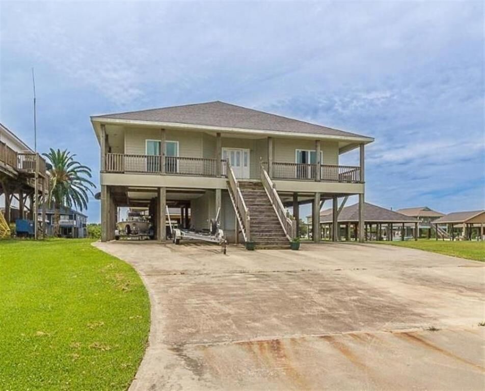 Property Photo: 182 Riverside Drive LA 70645