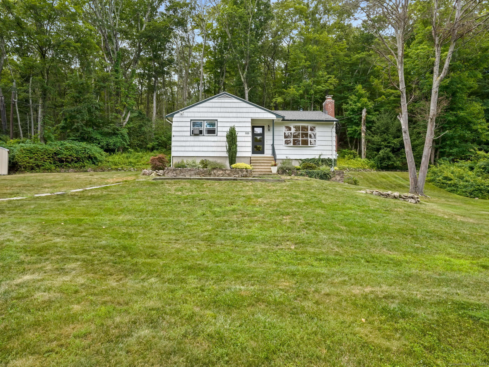 Property Photo:  888 Mount Carmel Avenue  CT 06518 