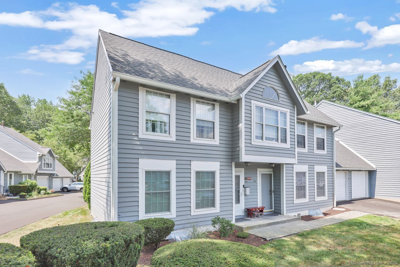 Property Photo:  30 Hawley Glen  CT 06614 