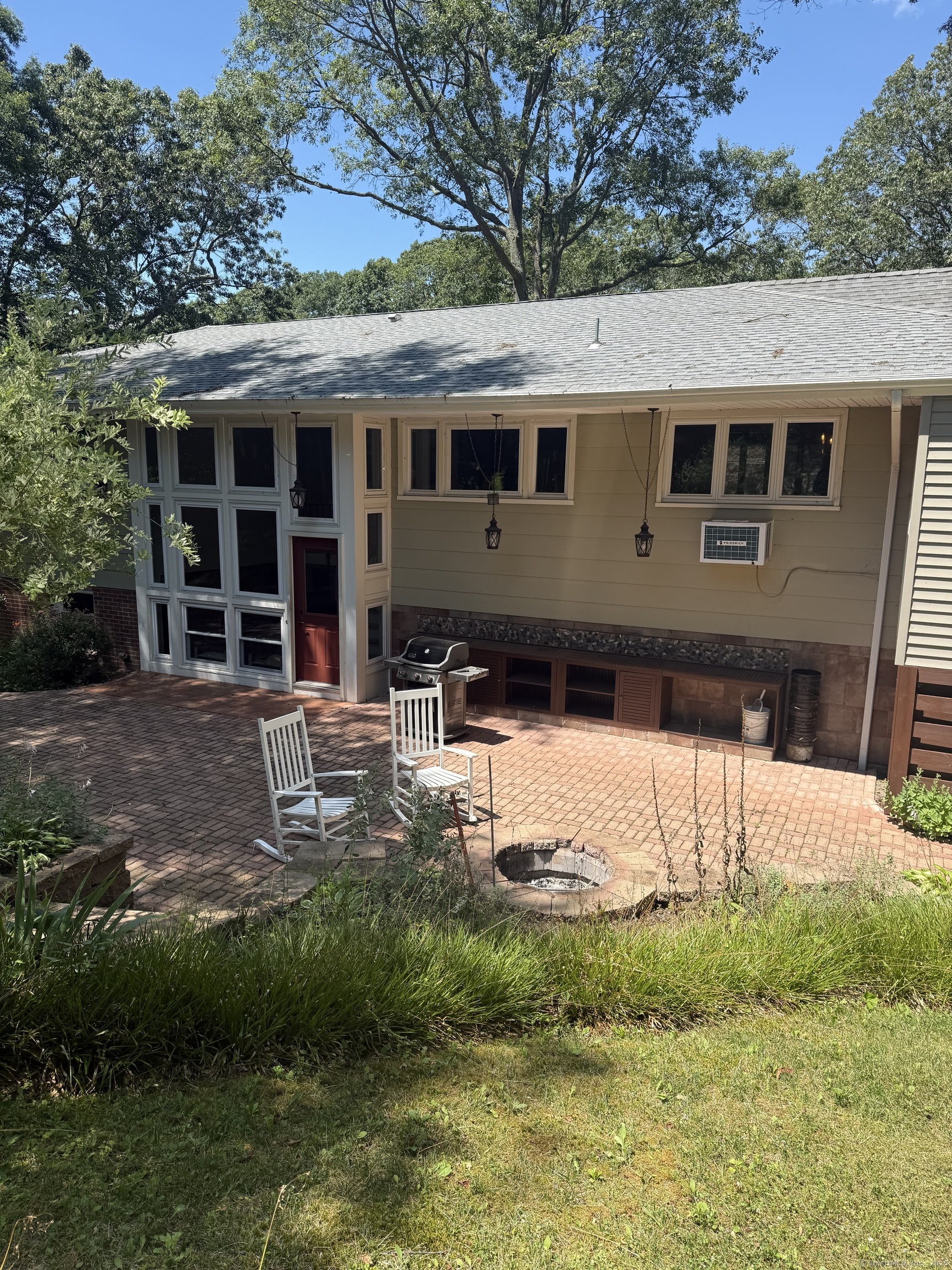 Property Photo: 10 South Ledge Rock Road CT 06357