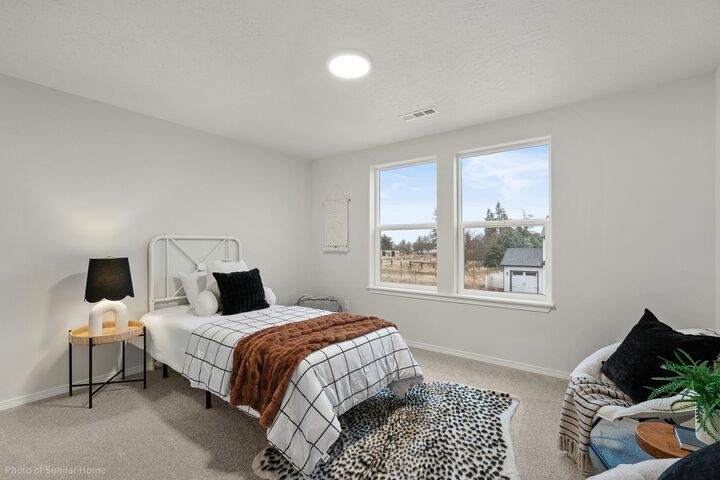 Property Photo:  304 N Viewmont Ct 4/1 Talent  WA 99016 