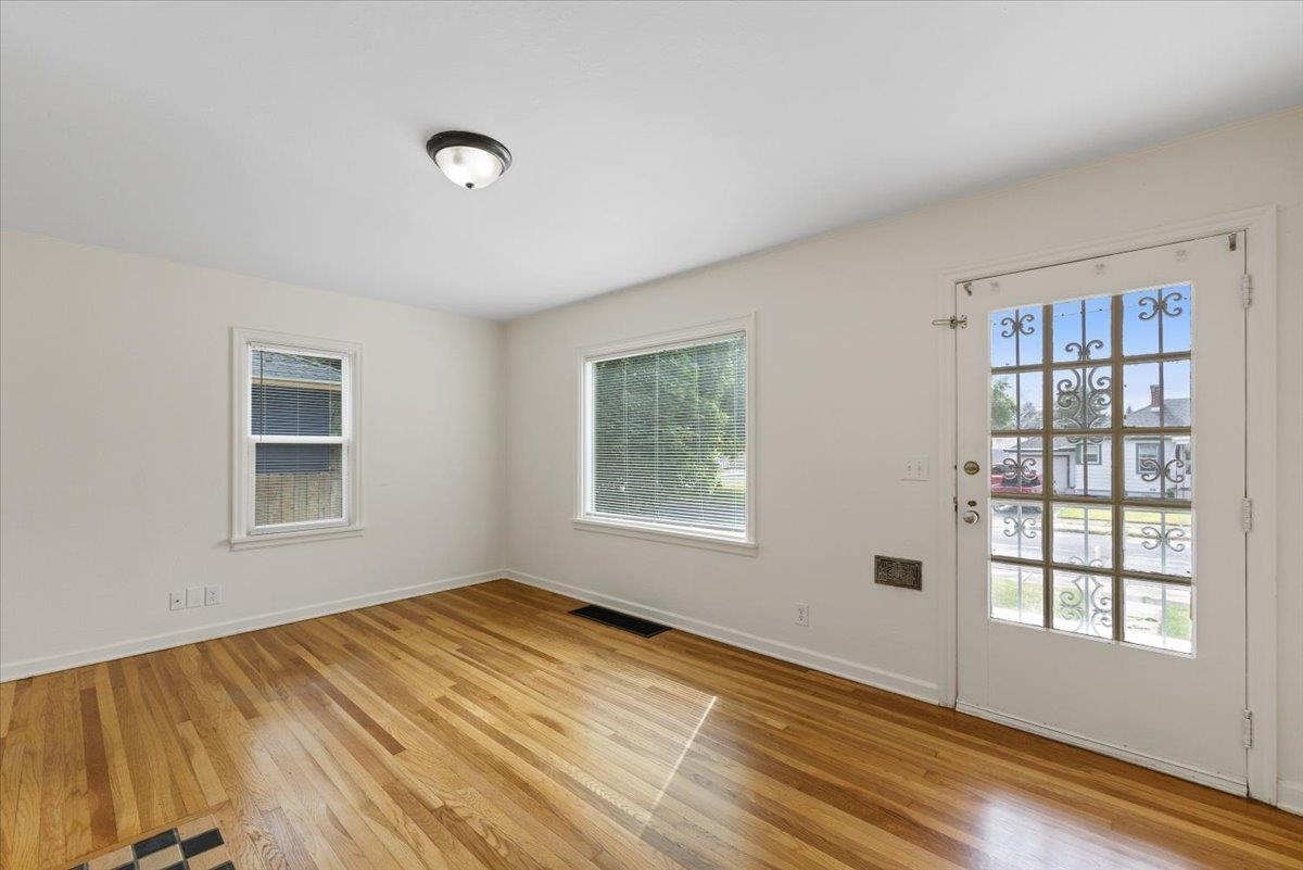 Property Photo: 4508 N Hawthorne St WA 99205