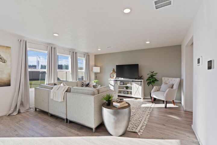 Property Photo:  1711 E A St  WA 99006 
