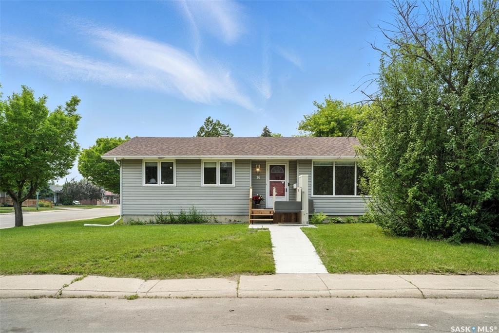 Property Photo: 16 McKay Place SK S7L 3Z7