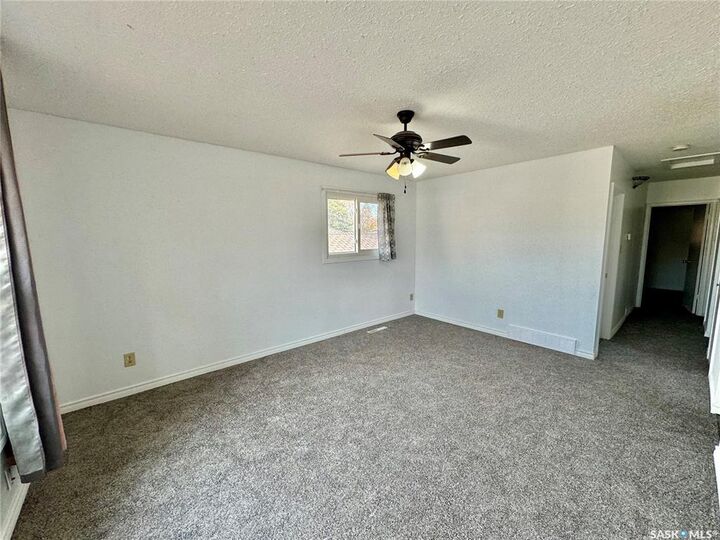 Property Photo:  129 19th Street E  SK S6V 1J3 