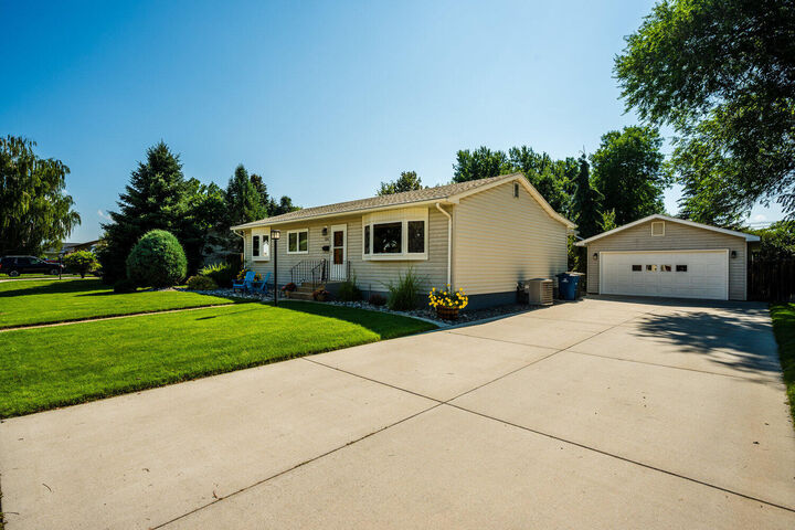 Property Photo:  324 2nd West Parkway  WY 82801 