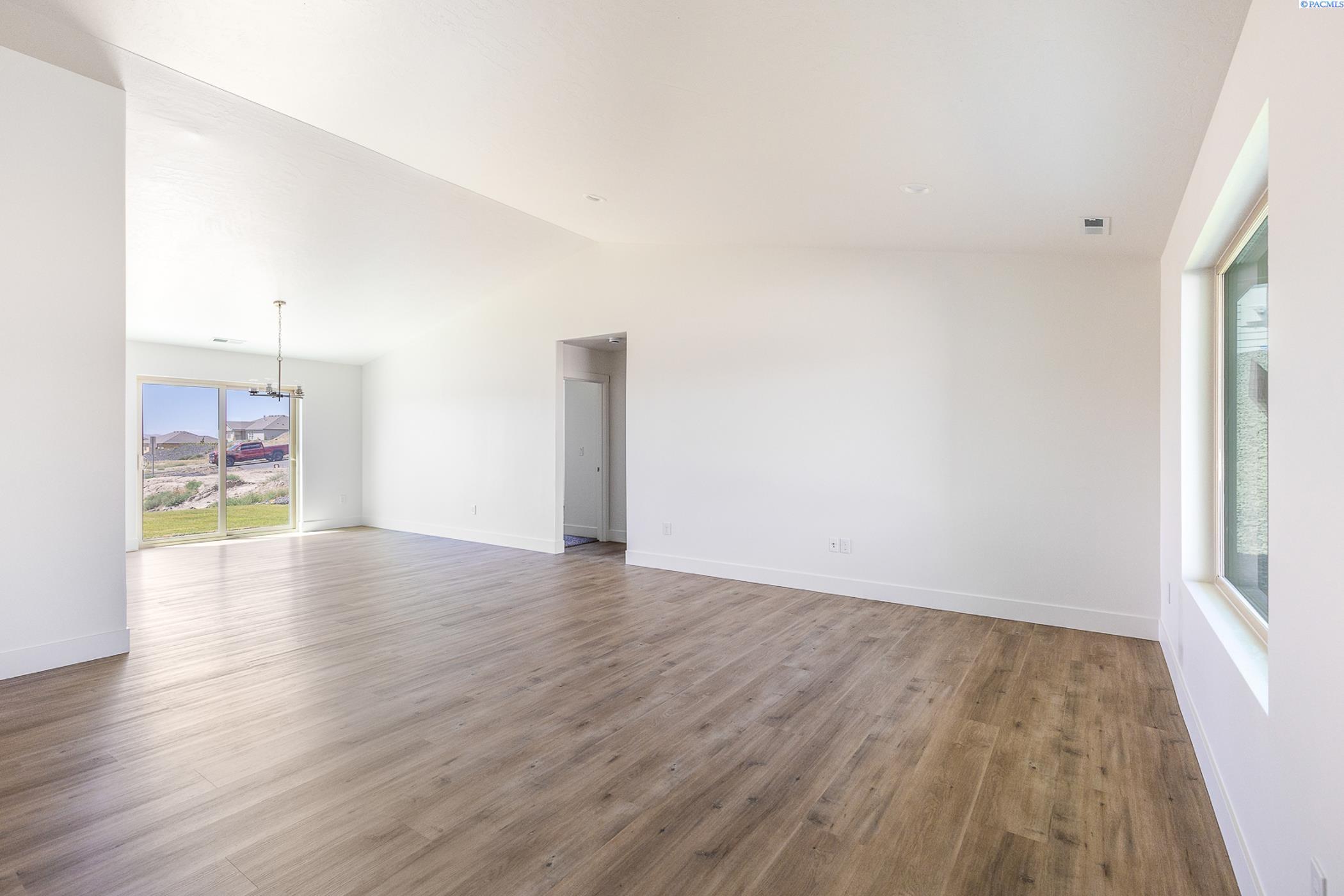 Property Photo: 2880 S Osborne St WA 99338