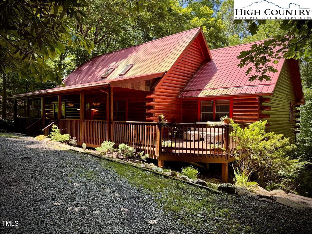 Property Photo:  524 Timberlakes Drive  NC 28684 