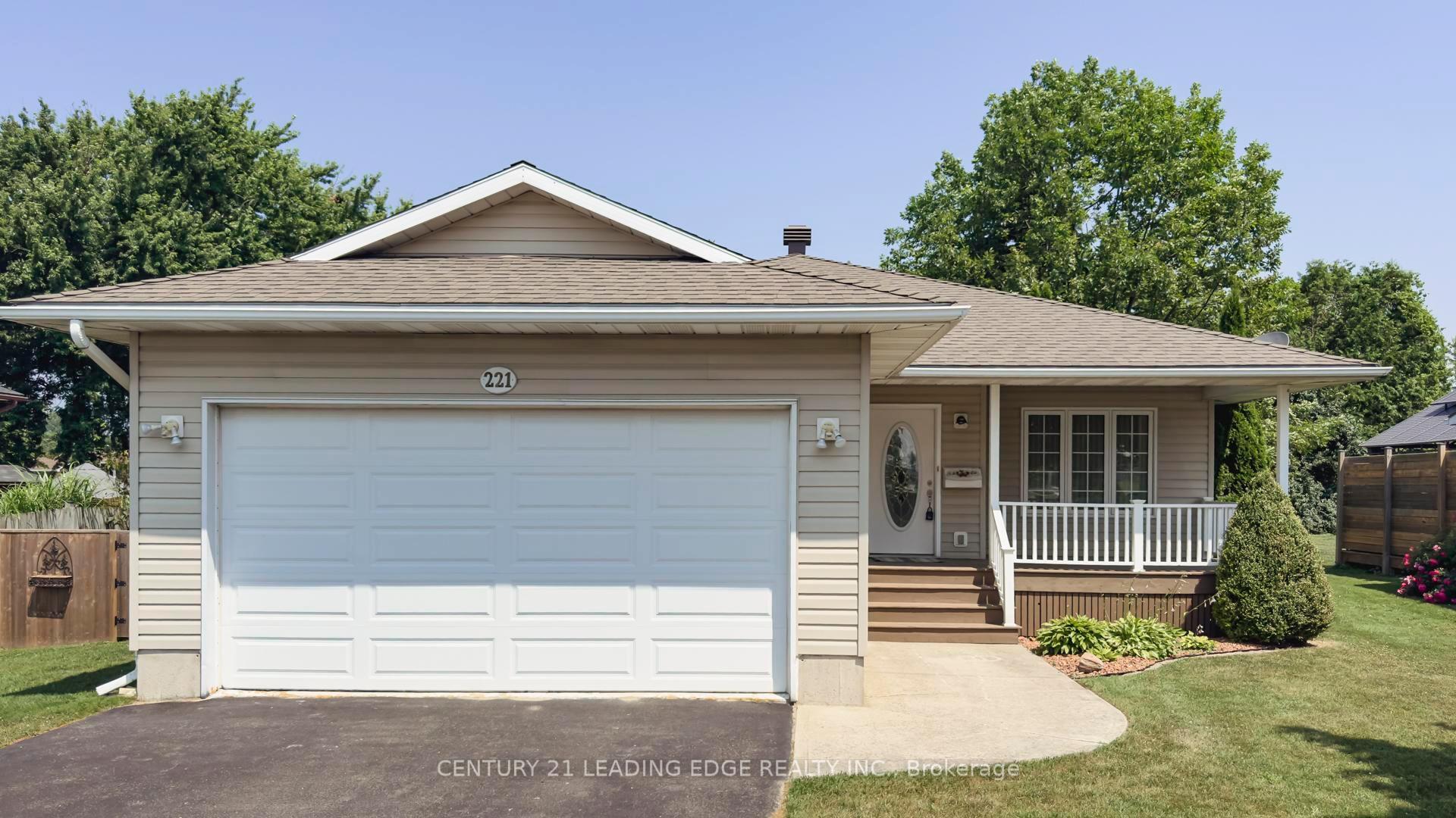 221 Suncoast Drive E  Goderich ON N7A 4H8 photo