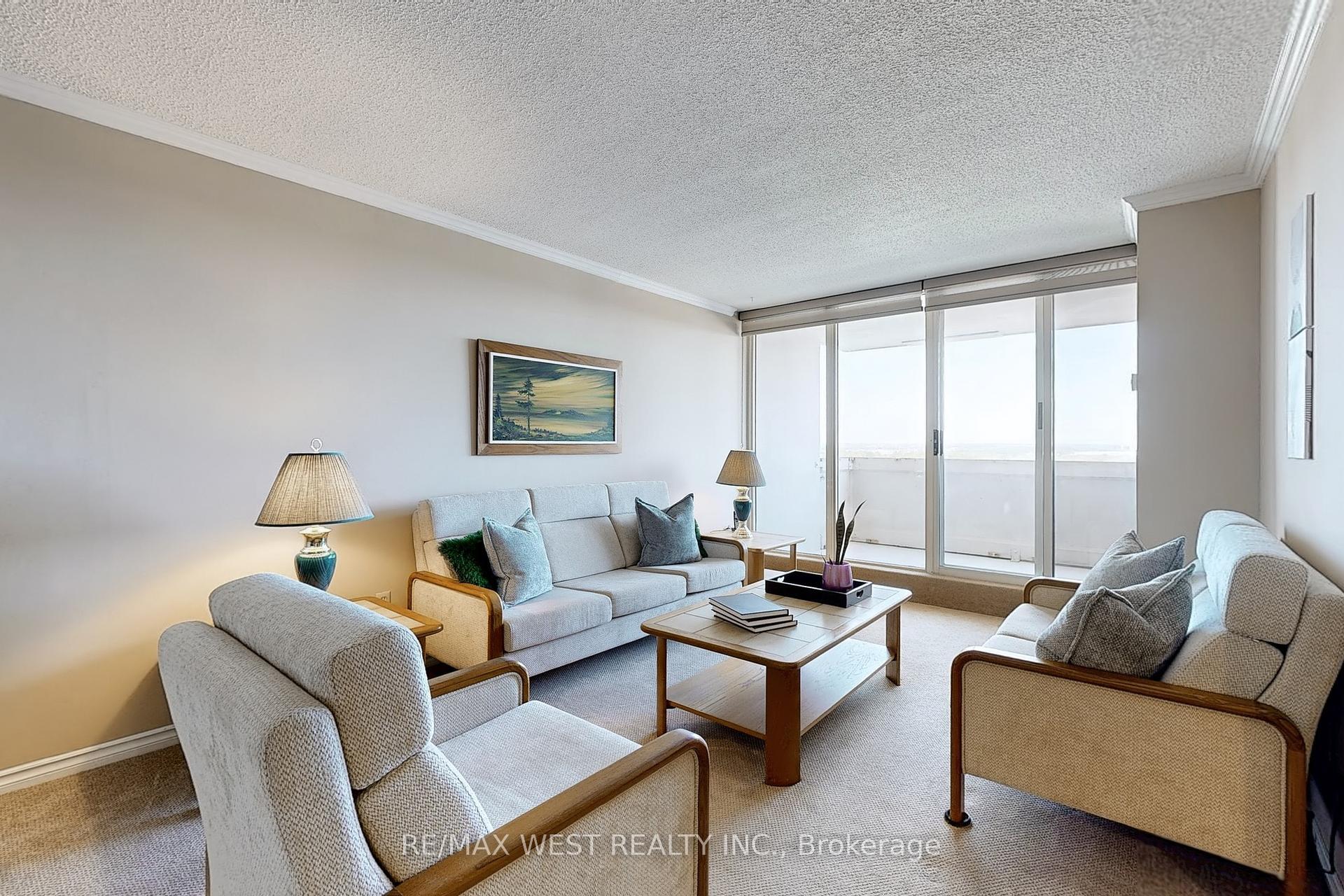 Property Photo: 44 Falby Court 1207 ON L1S 3L1