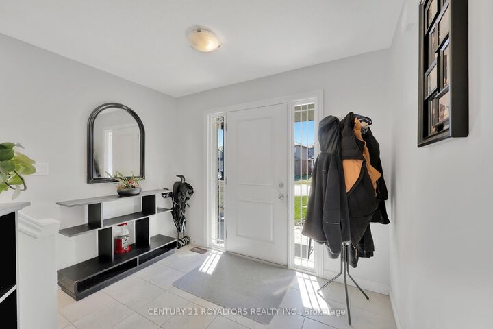 Property Photo:  14 Chamberlain Avenue  ON N5C 0C6 