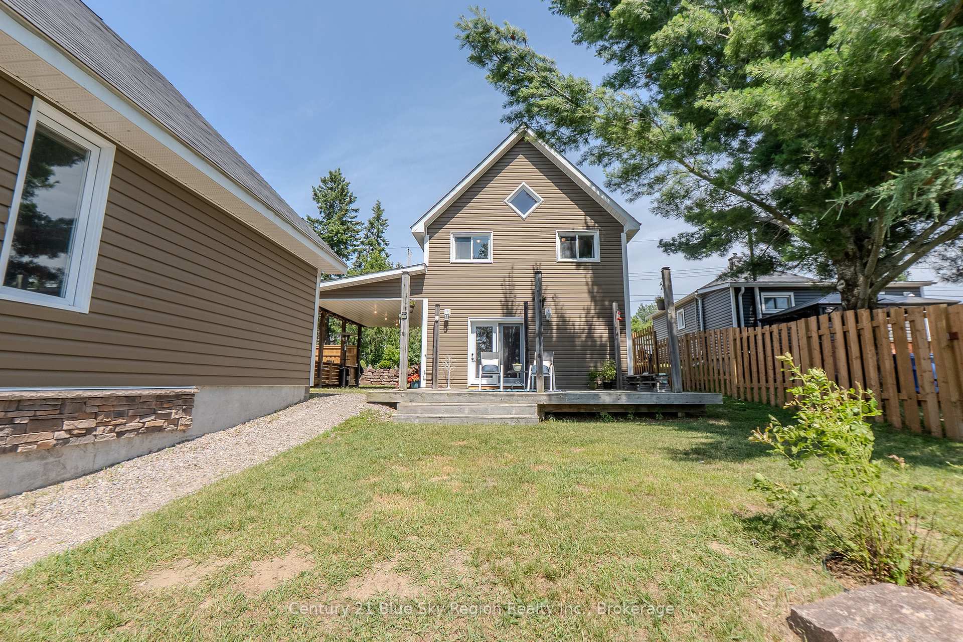 Photo de la propriété:  28 Tamerack Avenue  ON P2B 2H8 